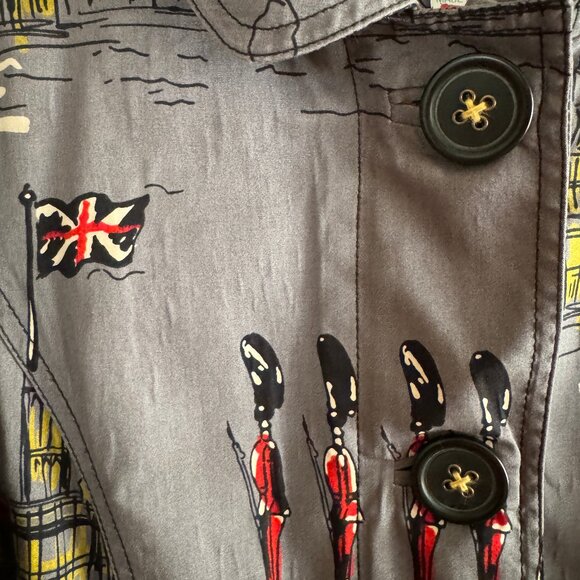 Boden Short Rainy Day Mac - Picture 4 of 13